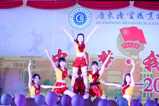 夢(mèng)想映照時(shí)代 青春點(diǎn)亮未來——我校隆重舉行“中國(guó)夢(mèng)·我的夢(mèng)”五四主題文藝晚會(huì)