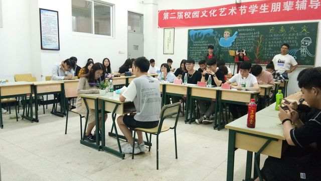 朋輩互助 勵志勵心--商學院開展學生朋輩輔導員談心談話能力初賽